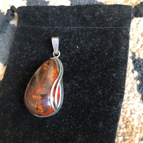 Sterling silver 9.25 Real Amber stone pendant 1.4 inches in length - Picture 4 of 4